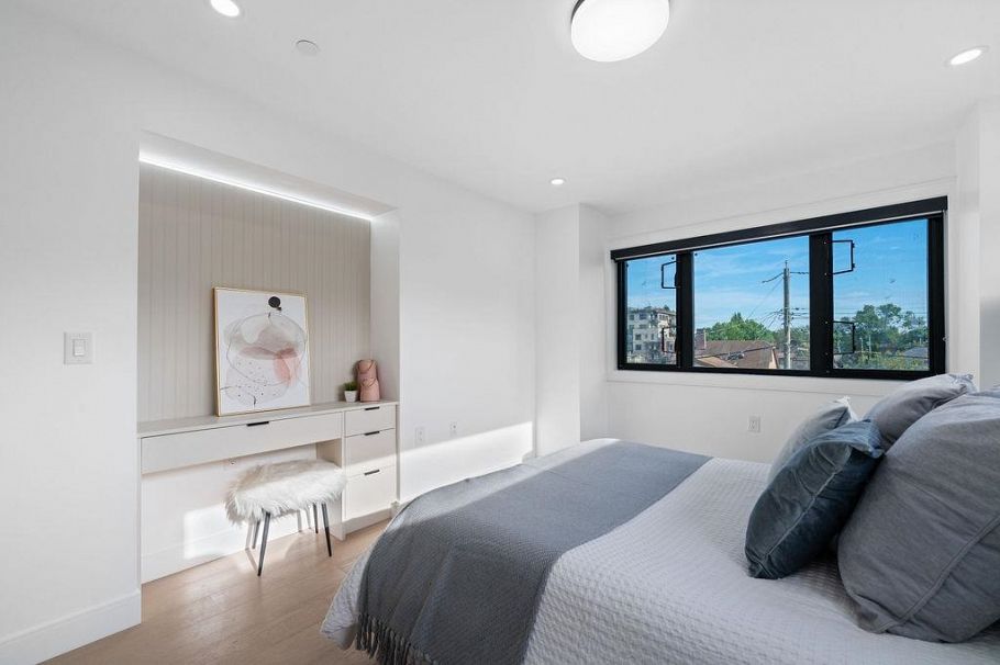 3 2282 E 8th Avenue Vancouver, BC - 24