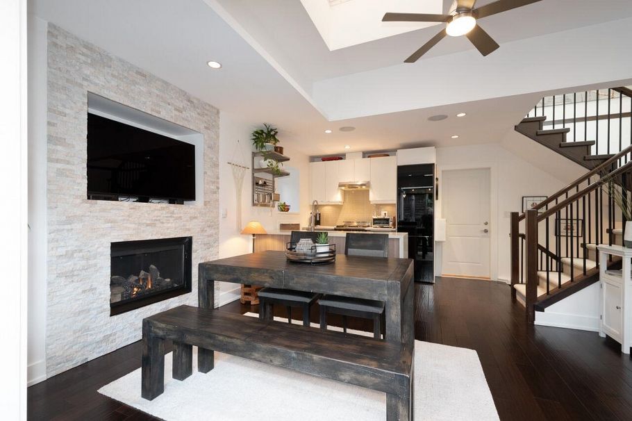 250 E 10th Street North Vancouver, BC - 10