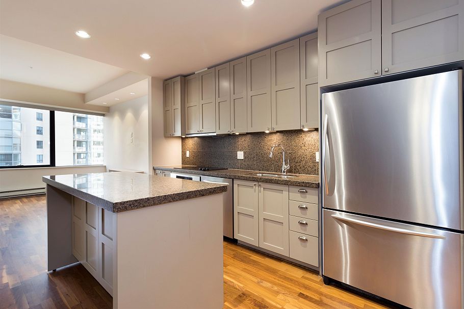 615 1333 W Georgia Street Vancouver, BC - 3