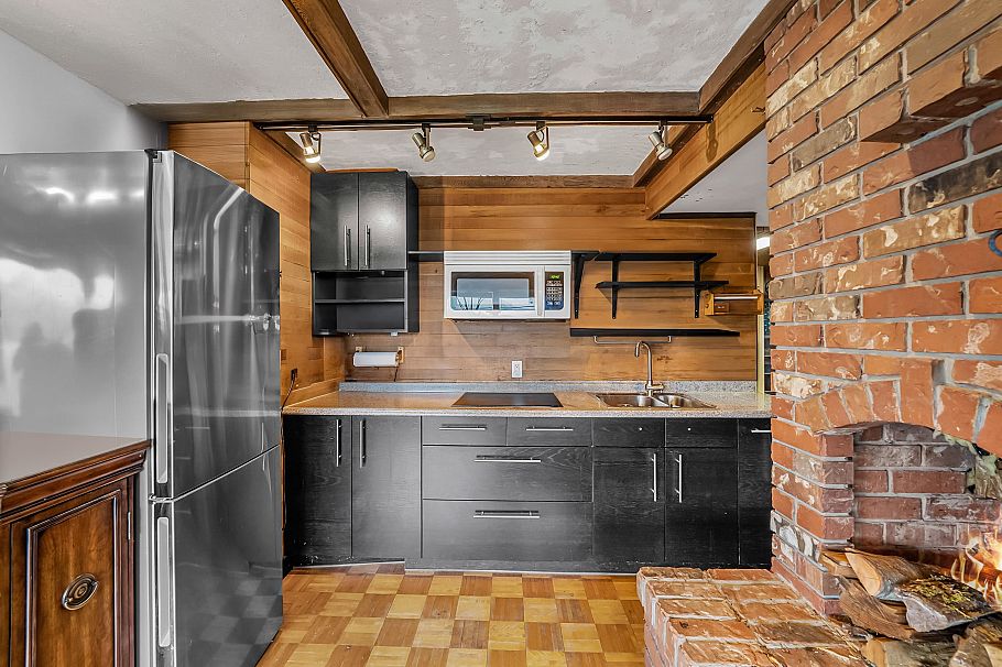 645 Baycrest Drive North Vancouver, BC - 26