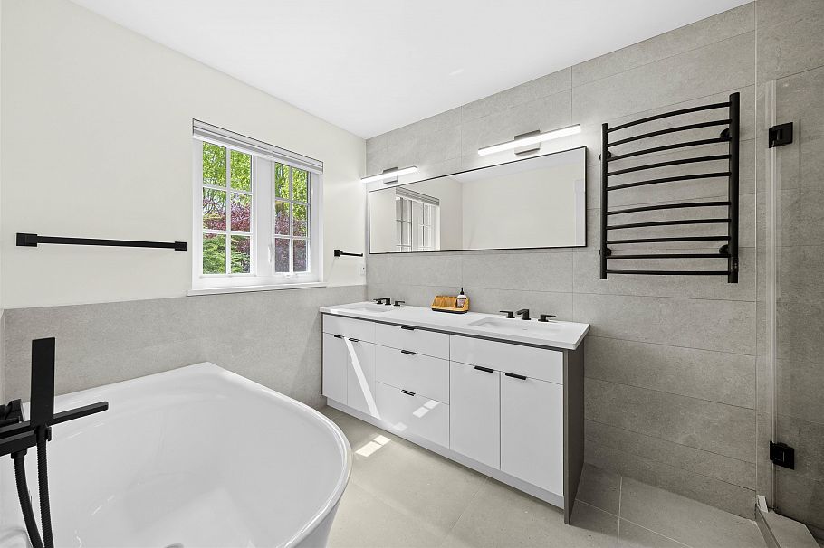 3711 W 11th Avenue Vancouver, BC - 22