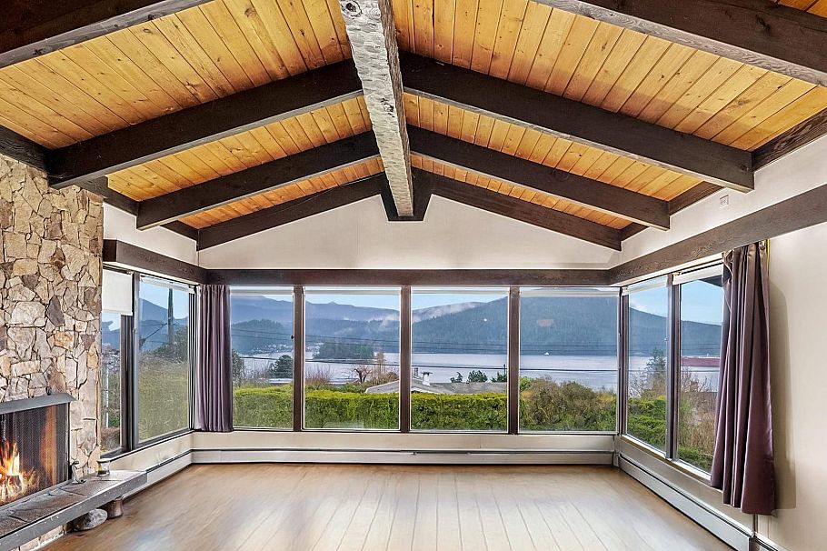 645 Baycrest Drive North Vancouver, BC - 2