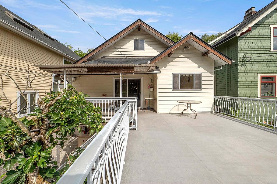 1794 E 6th Avenue Vancouver, BC - 21