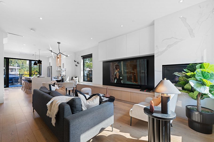 575 E 22nd Avenue Vancouver, BC - 3