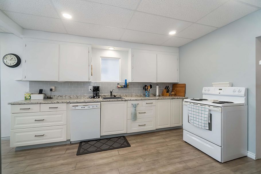 2235 East 52nd Avenue Vancouver, BC - 9