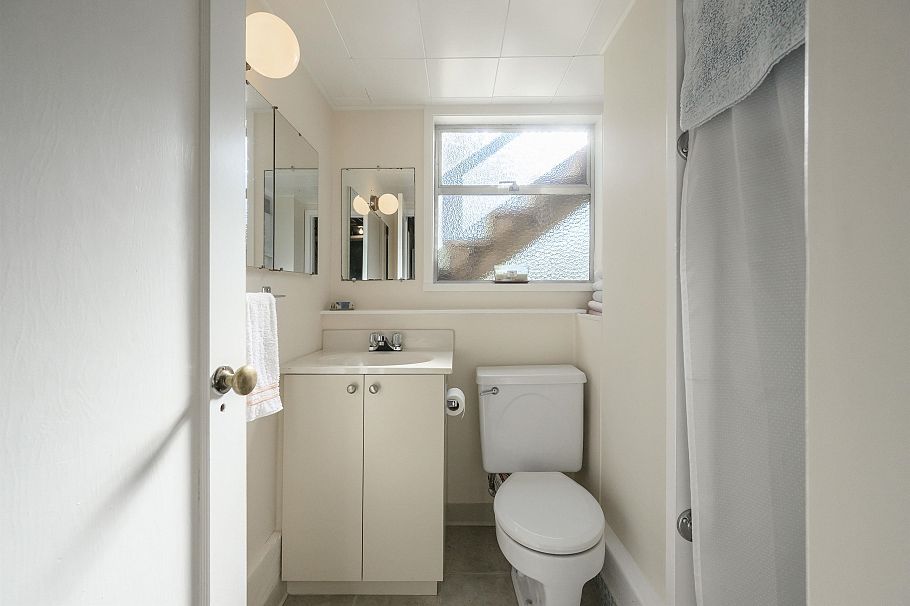 545 W 22nd Street North Vancouver, BC - 26