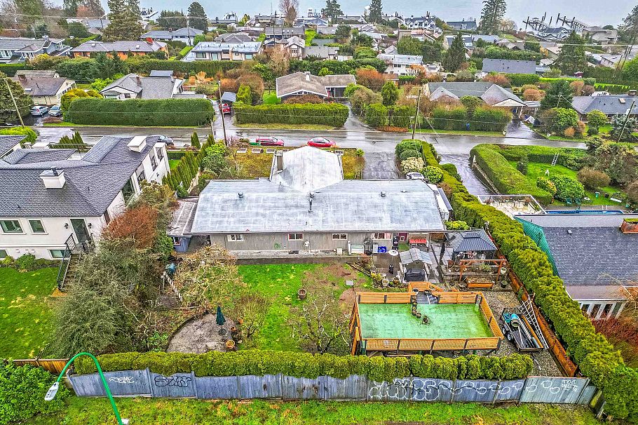 645 Baycrest Drive North Vancouver, BC - 31