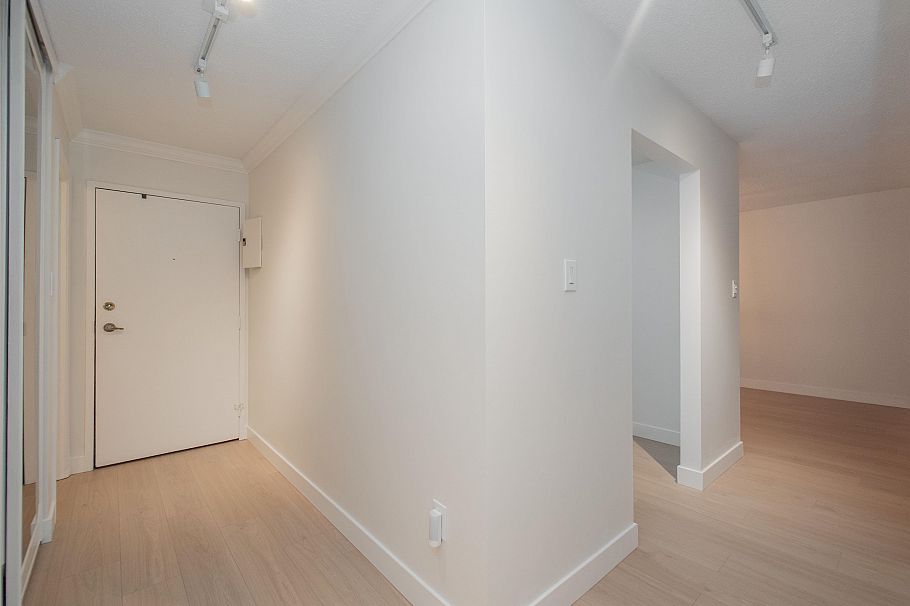 307 1385 Draycott Road North Vancouver, BC - 27