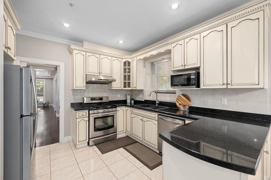 8291 Laurel Street Vancouver, BC - 11