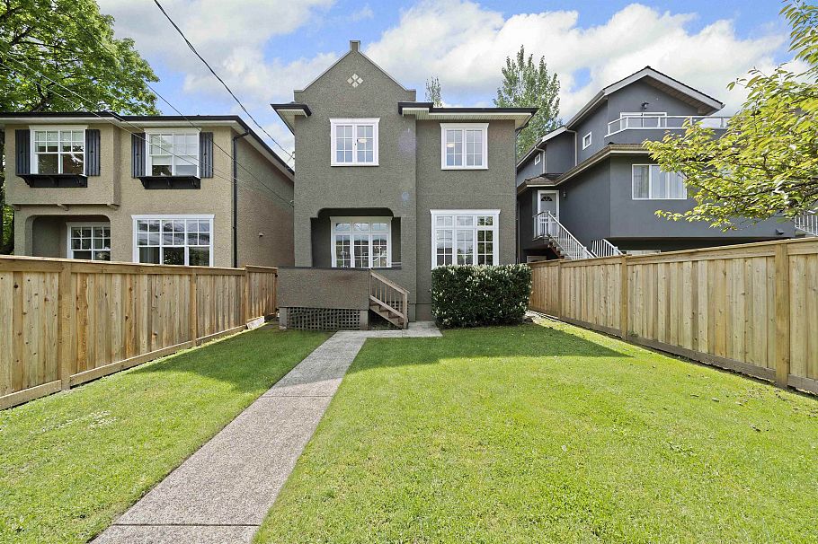 3711 W 11th Avenue Vancouver, BC - 36
