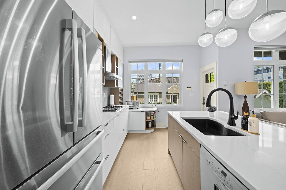 3711 W 11th Avenue Vancouver, BC - 15