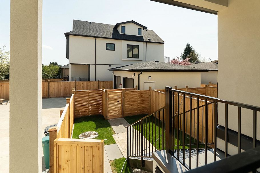 838 W 64th Avenue Vancouver, BC - 33