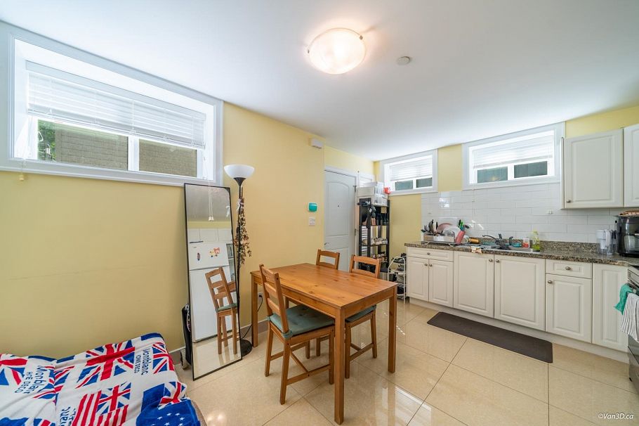 6830 Vivian Street Vancouver, BC - 27