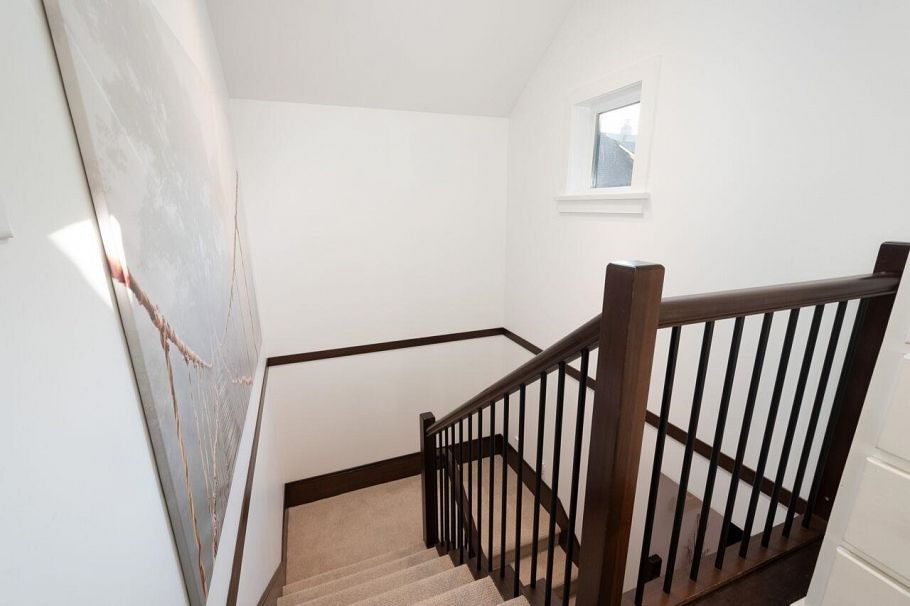 250 E 10th Street North Vancouver, BC - 22