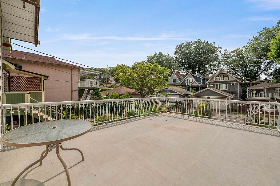 1794 E 6th Avenue Vancouver, BC - 18