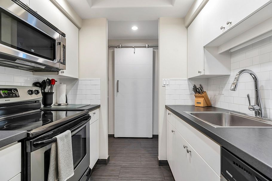 1306 1383 Howe Street Vancouver, BC - 9