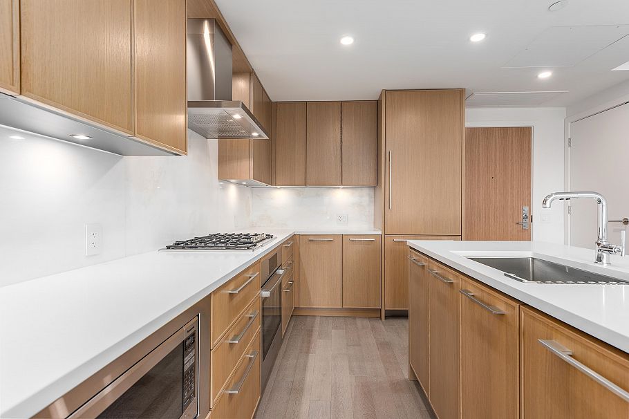 317 3220 Connaught Crescent North Vancouver, BC - 11