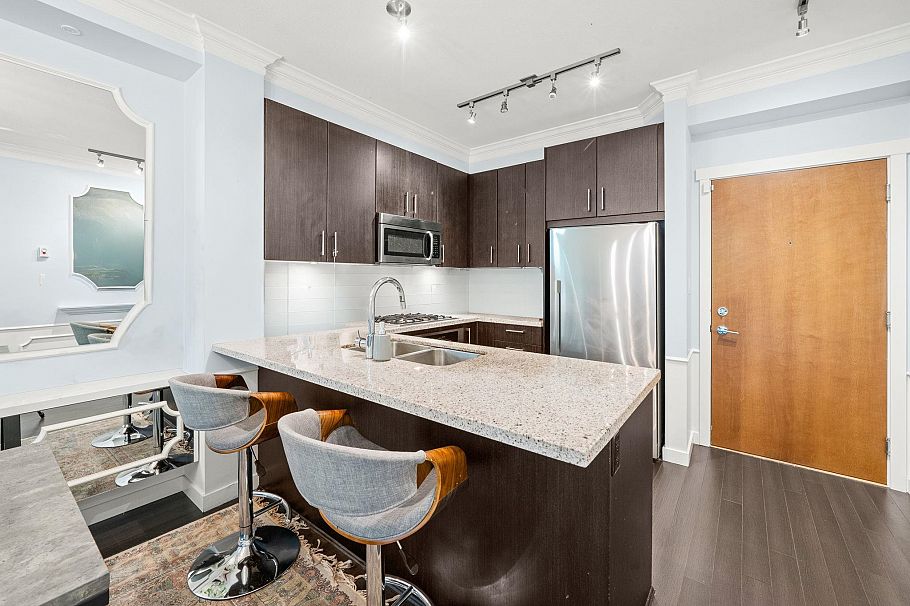 127 119 W 22nd Street North Vancouver, BC - 3