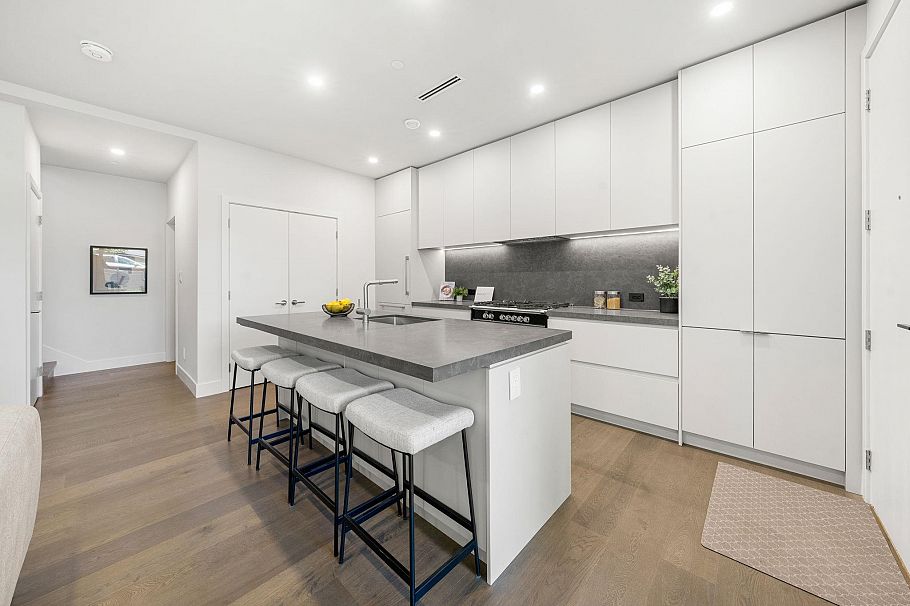 1 638 E 46th Avenue Vancouver, BC - 10