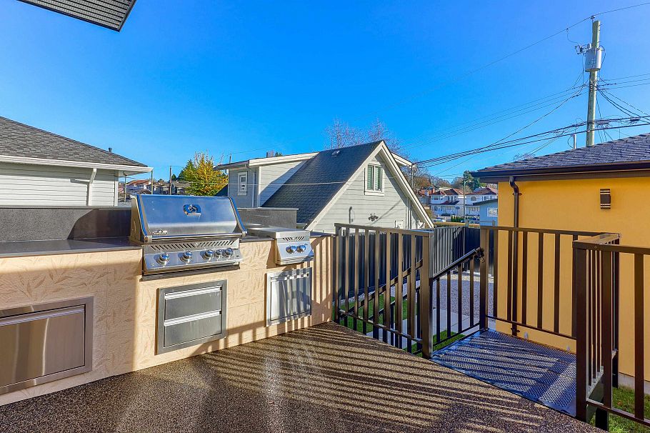 4670 Todd Street Vancouver, BC - 32
