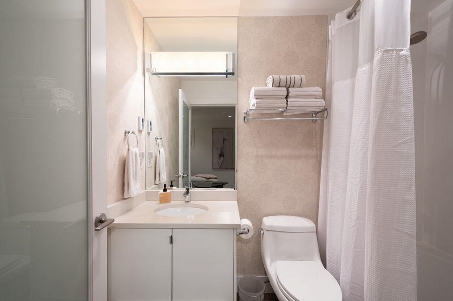 250 E 10th Street North Vancouver, BC - 30