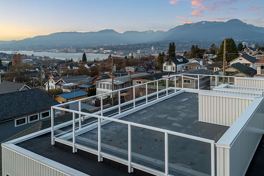 3679 Pandora Street Vancouver, BC - 37