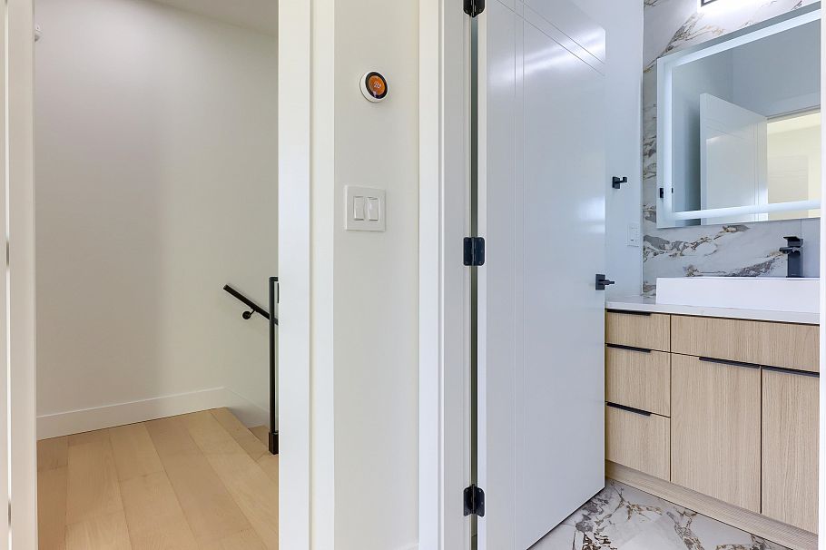 4670 Todd Street Vancouver, BC - 23