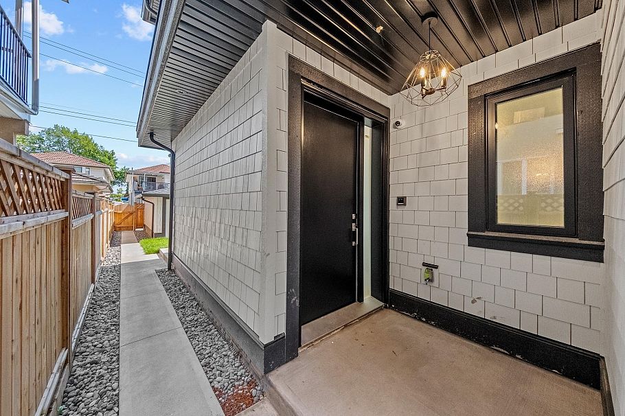 2 4650 Gothard Street Vancouver, BC - 2