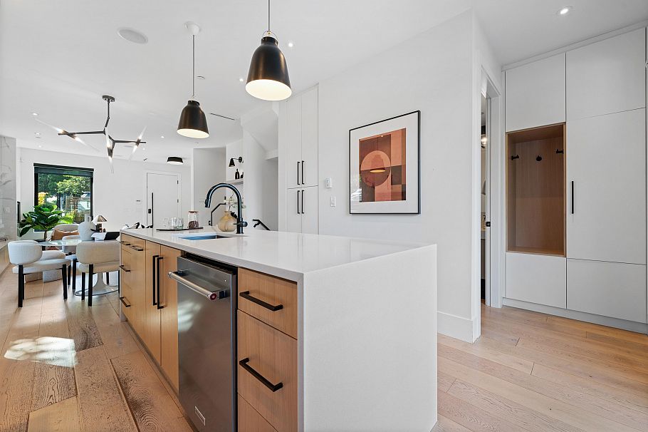 575 E 22nd Avenue Vancouver, BC - 9