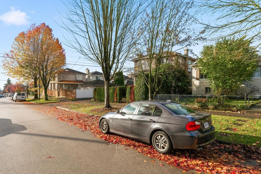 7963 Montcalm Street Vancouver, BC - 3