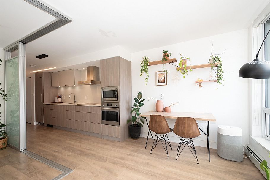 208 1788 Columbia Street Vancouver, BC - 2