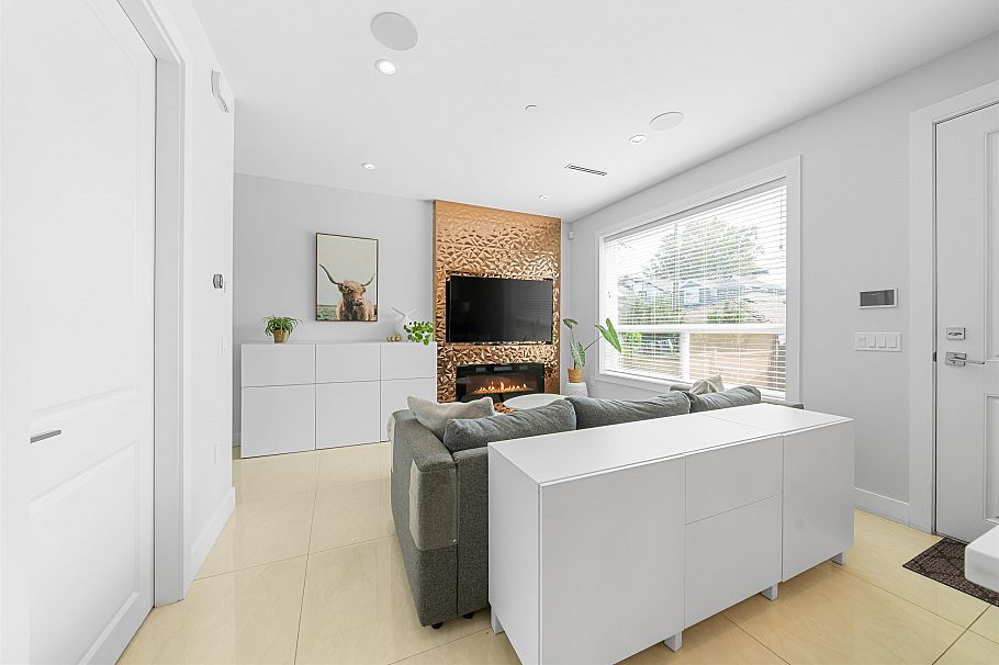 3448 Pandora Street Vancouver, BC - 3