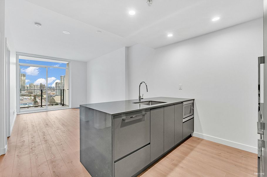 1607 2181 Madison Avenue Burnaby, BC - 2