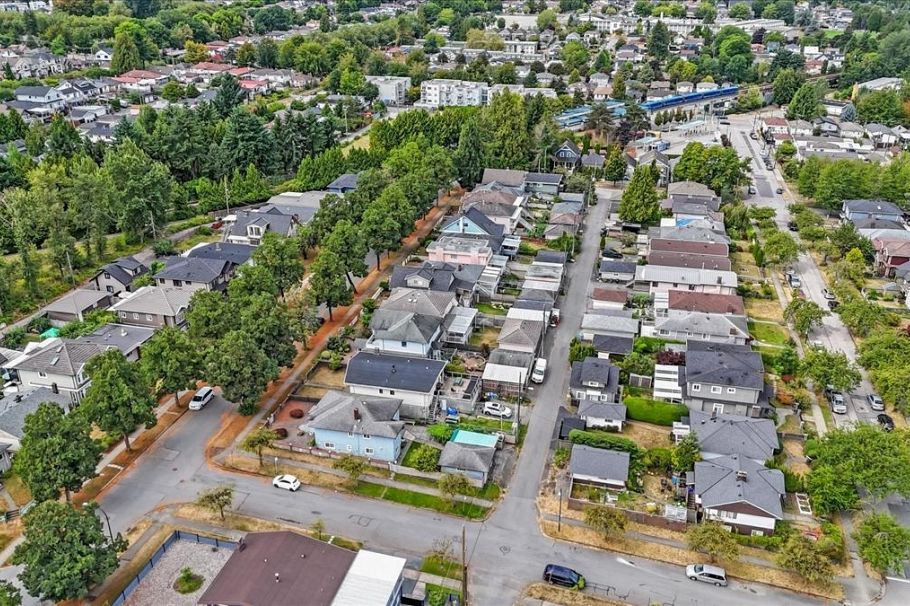 2593 E 25th Avenue Vancouver, BC - 2