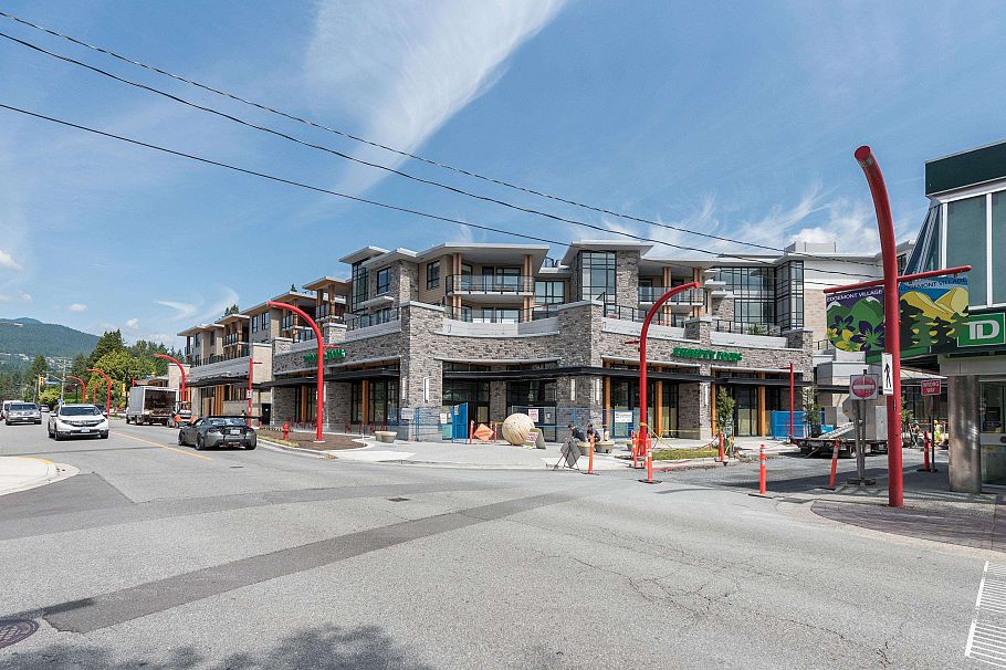 317 3220 Connaught Crescent North Vancouver, BC - 1