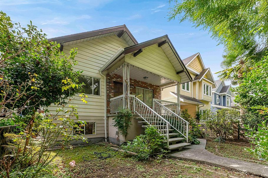 1794 E 6th Avenue Vancouver, BC - 2