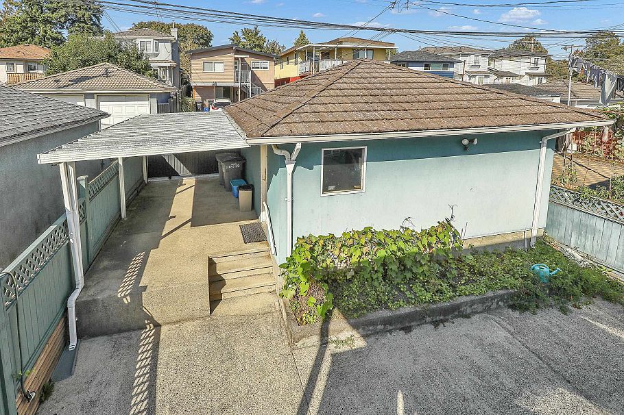 1257 E 60th Avenue Vancouver, BC - 36