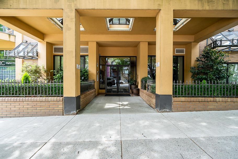 304 488 Helmcken Street Vancouver, BC - 1