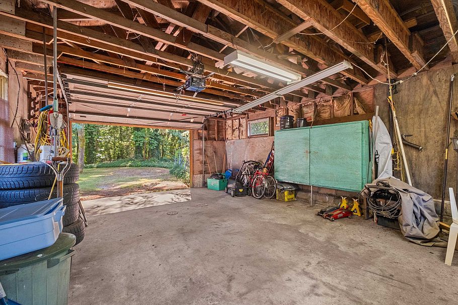 2239 Windridge Drive North Vancouver, BC - 34