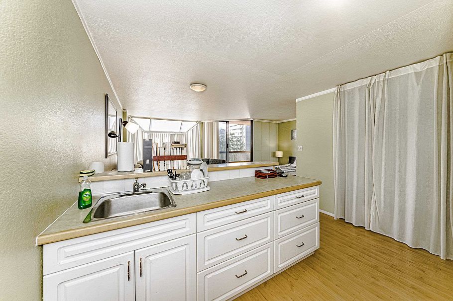 610 1330 Burrard Street Vancouver, BC - 13