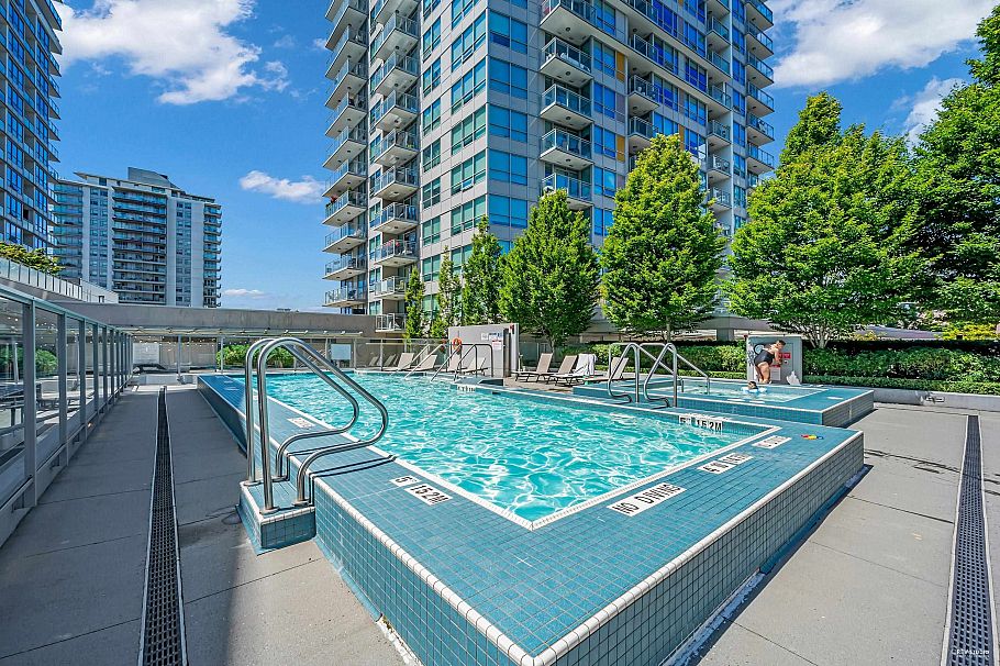 1610 125 E 14th Street North Vancouver, BC - 29