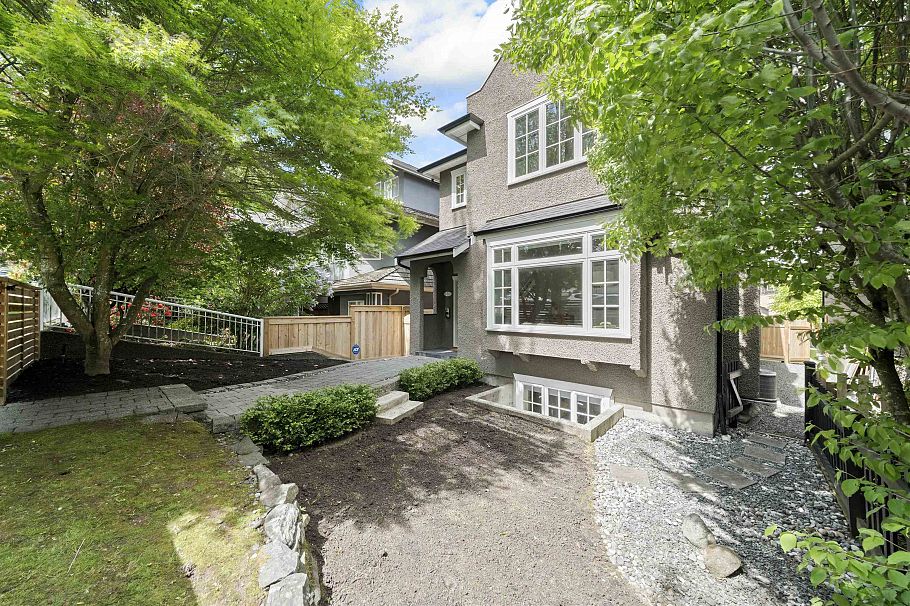 3711 W 11th Avenue Vancouver, BC - 39