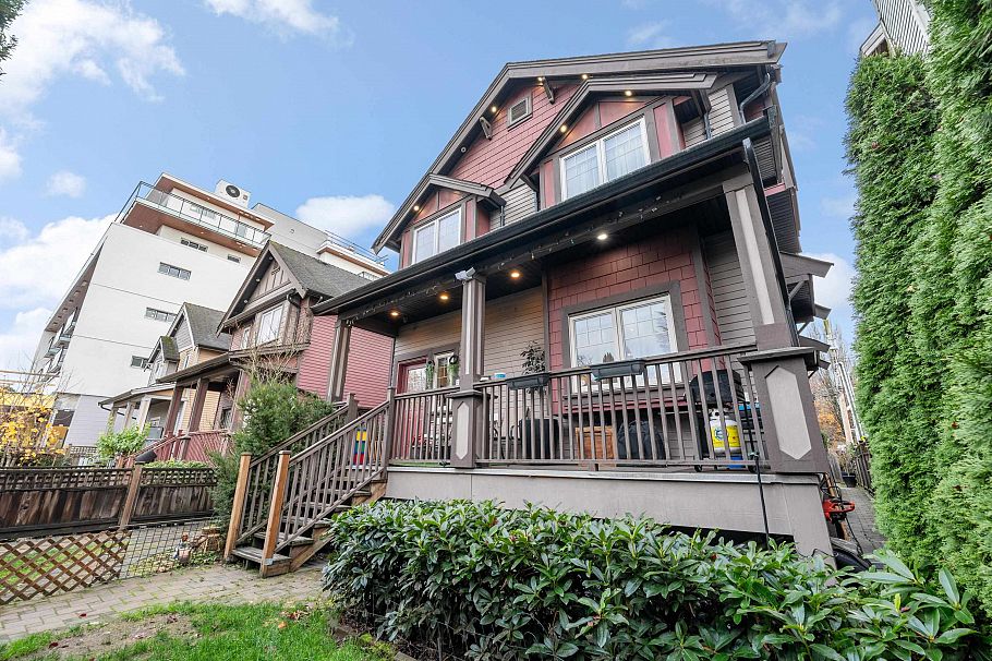 1636 E 12th Avenue Vancouver, BC - 32