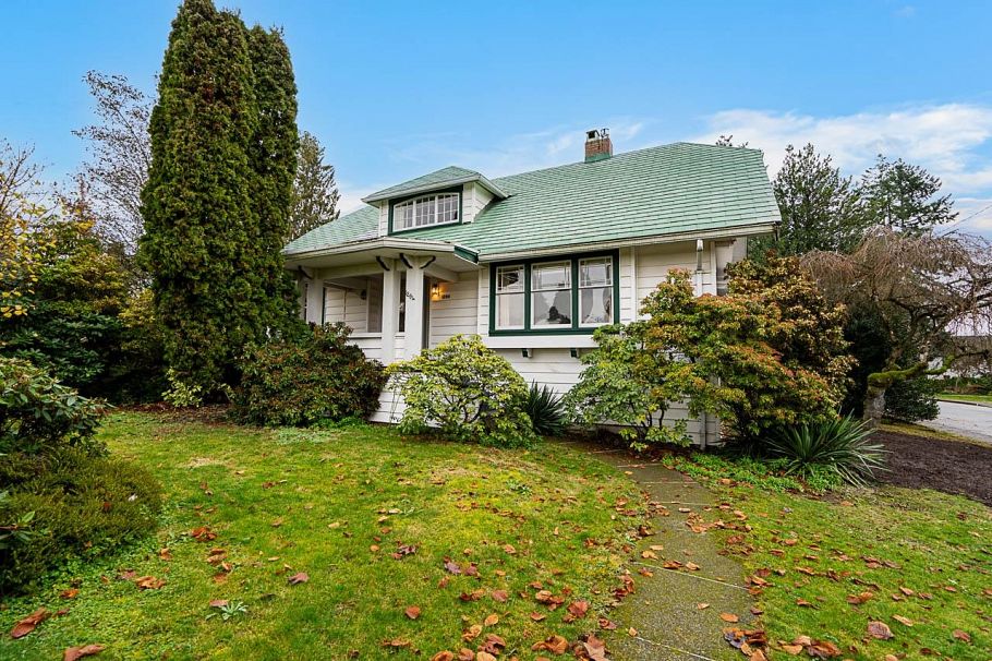 1204 Grand Boulevard North Vancouver, BC - 1