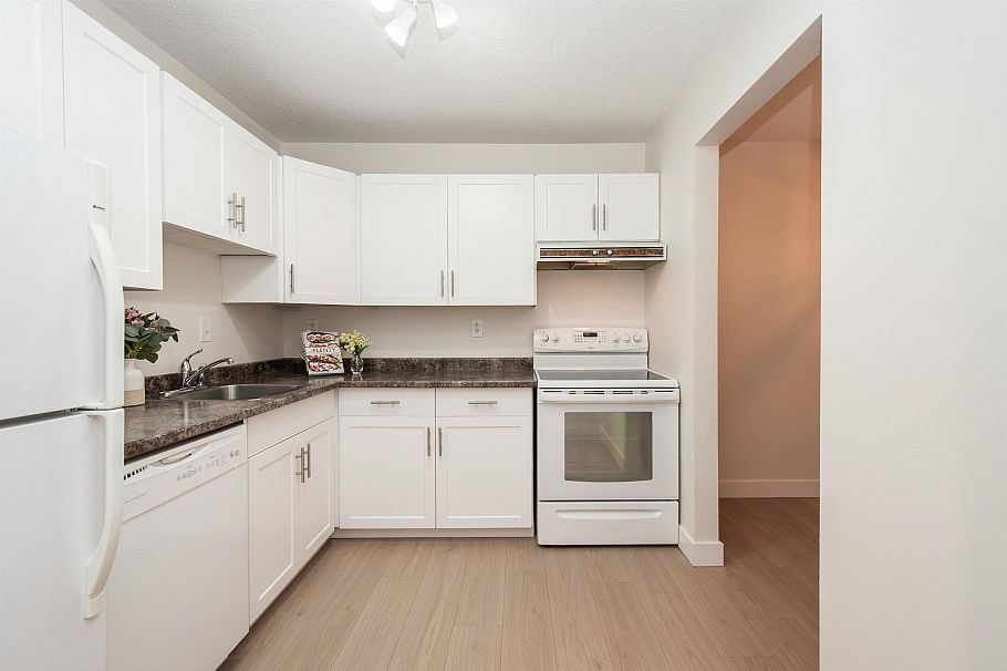 307 1385 Draycott Road North Vancouver, BC - 9