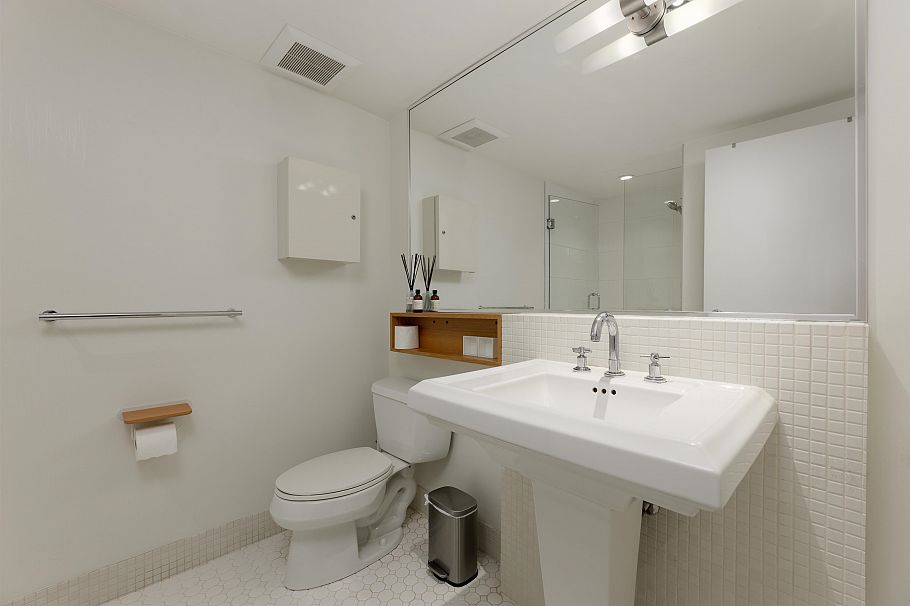 828 W 6th Avenue Vancouver, BC - 18