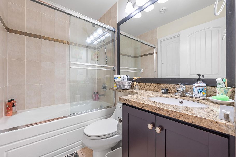 1636 E 12th Avenue Vancouver, BC - 17