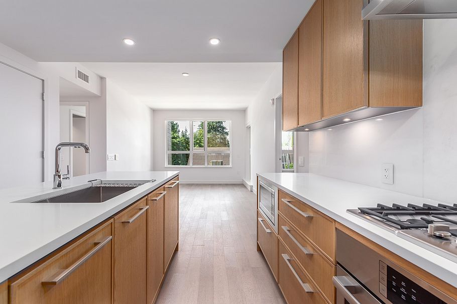 317 3220 Connaught Crescent North Vancouver, BC - 7