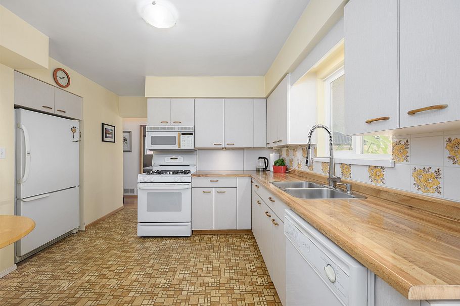 545 W 22nd Street North Vancouver, BC - 13