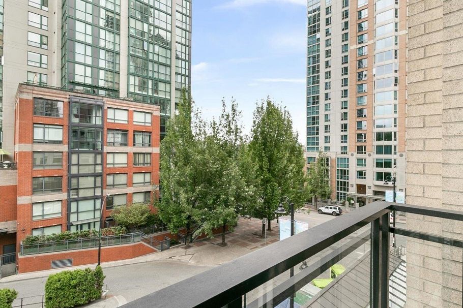 301 1275 Hamilton Street Vancouver, BC - 9